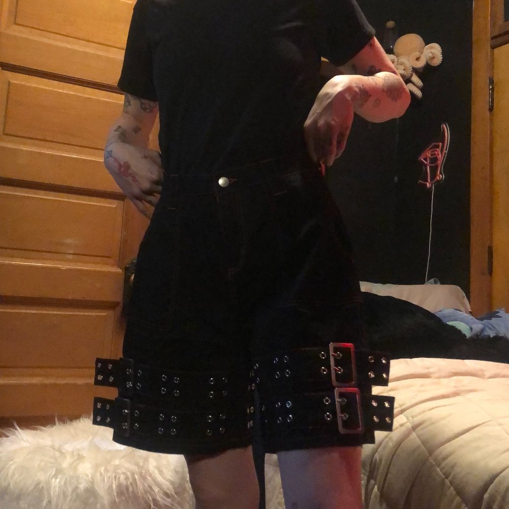 Hot Topic Women's Size 7 Punk Red and Black Buckle Shorts